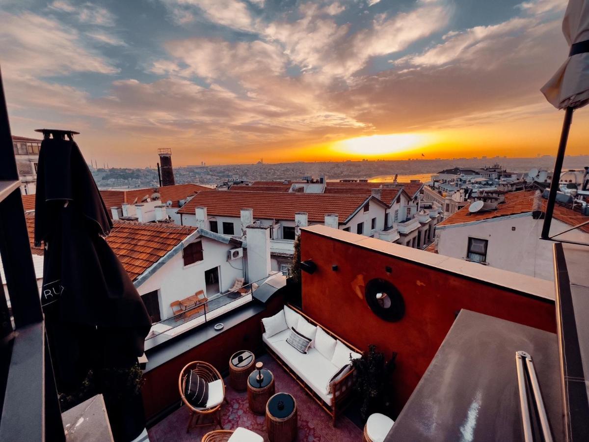 Ruz Hotels Istanbul Exterior foto Sunset over the rooftops of the city
