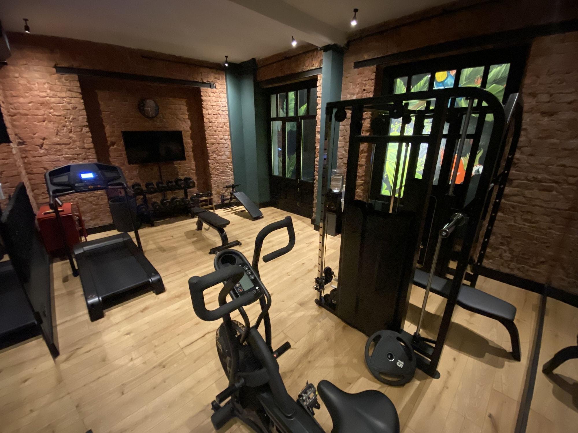 Ruz Hotels Istanbul Exterior foto The gym at the hotel