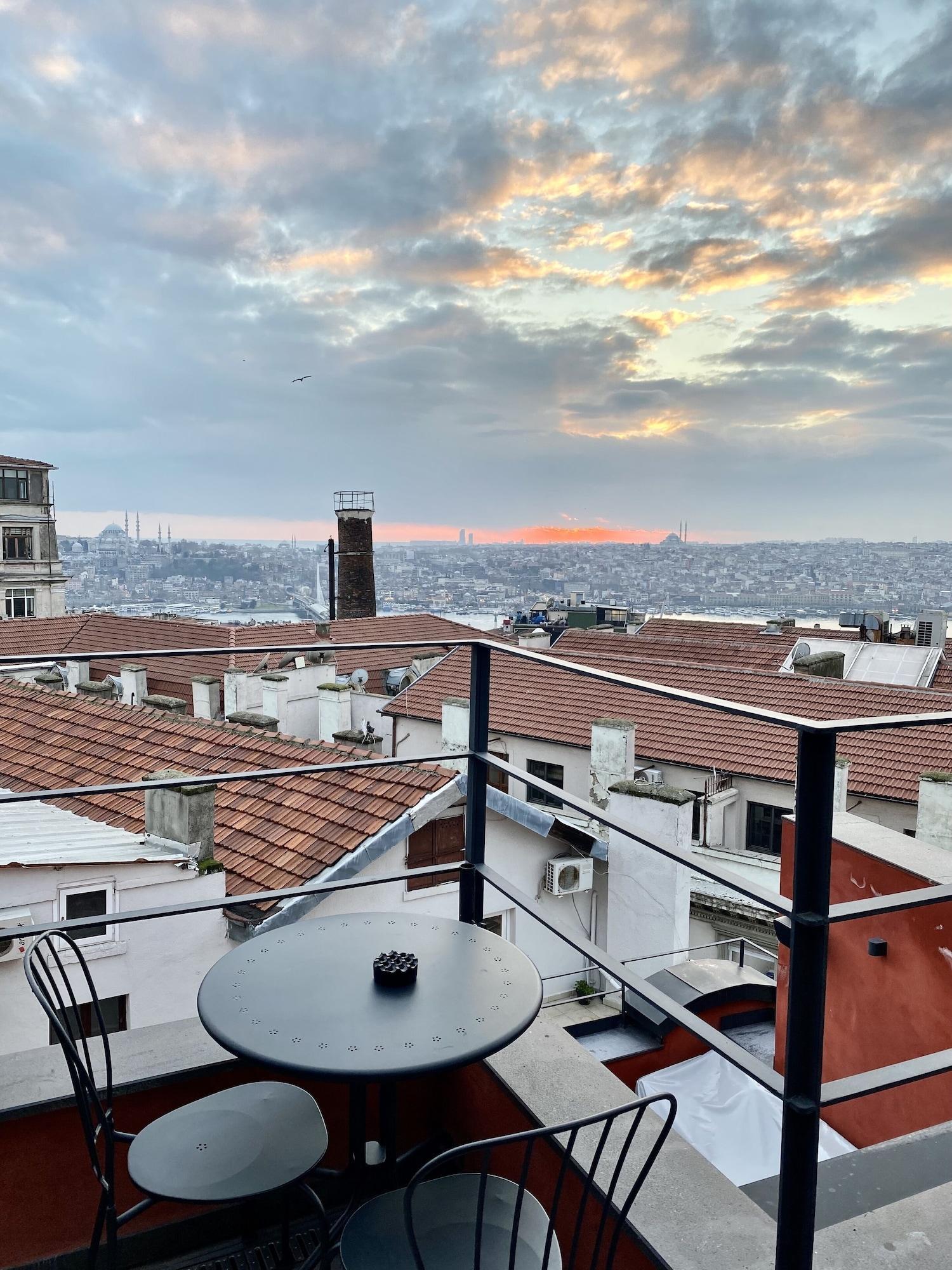 Ruz Hotels Istanbul Exterior foto View of the Bosphorus from the hotel