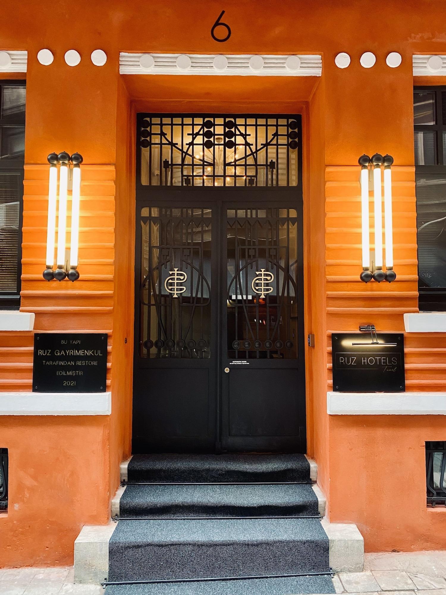 Ruz Hotels Istanbul Exterior foto Entrance to the hotel