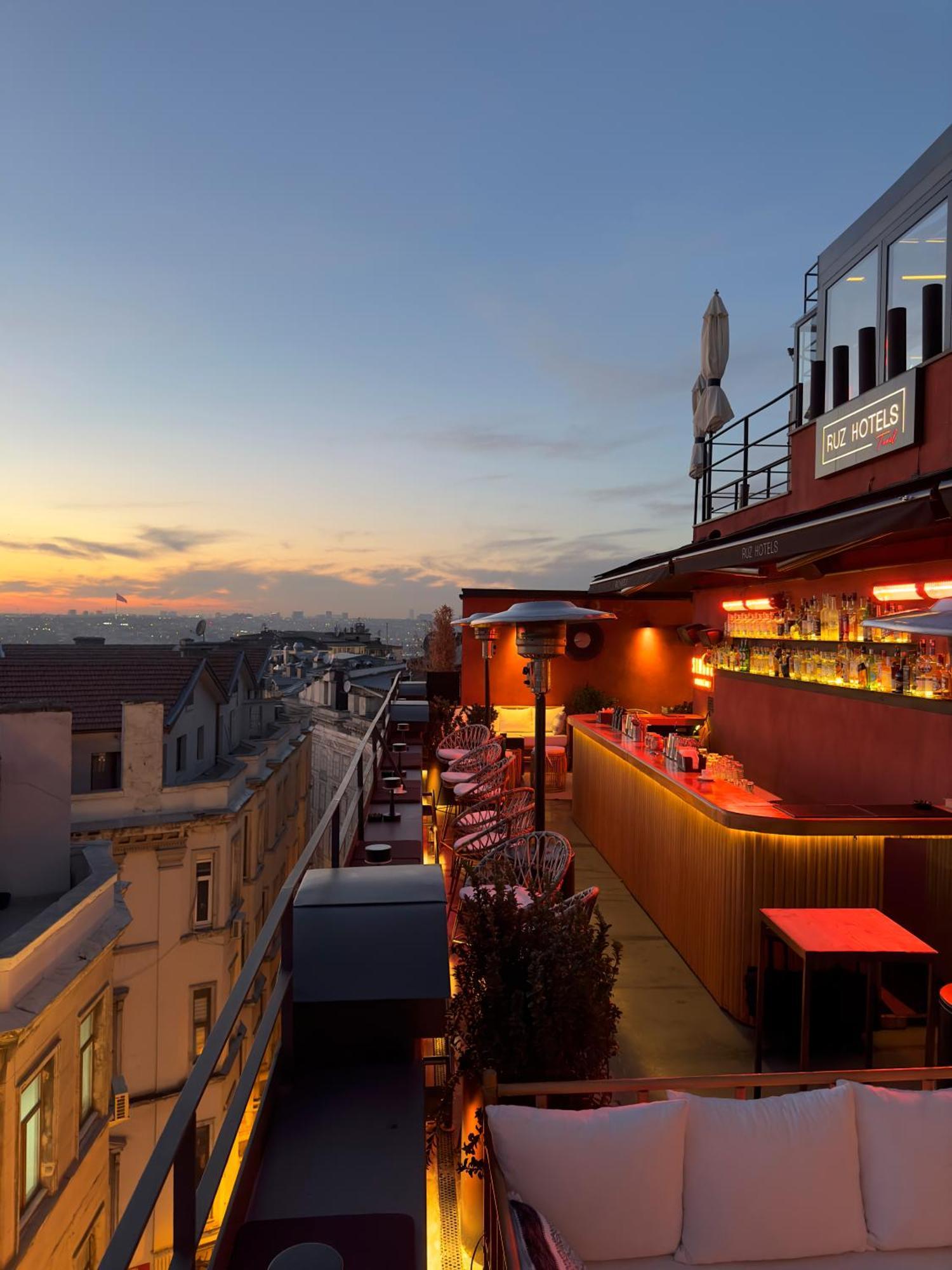 Ruz Hotels Istanbul Exterior foto Rooftop bar